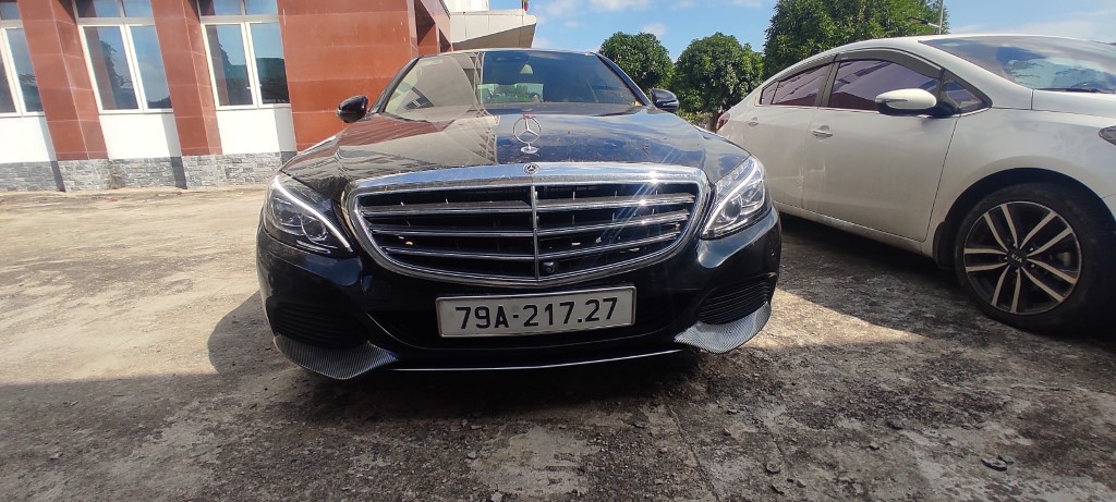 Tài sản là xe ô tô con nhãn hiệu MERCEDES-BENZ C250- Sản xuất năm 2018 - BS: 79A - 217.27